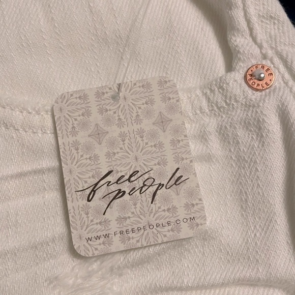 NWT Free People Looking Good Vibrations White Shorts Size 27 butterfly - Picture 5 of 11